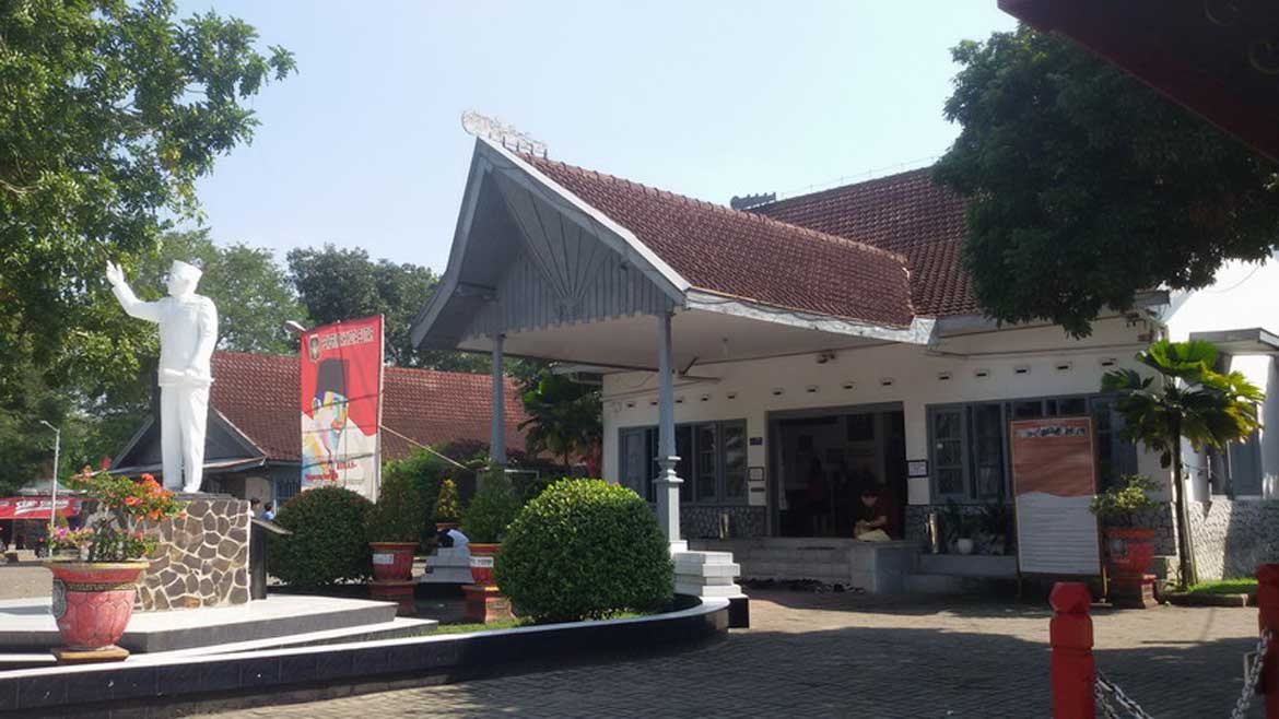 istana-gebang-blitar